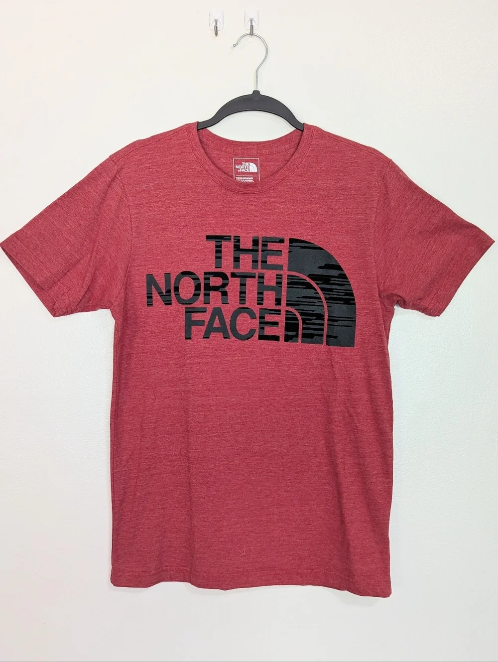 🌸The North Face Heathered Red Slim Fit Short Sleeve‎ T Shirt Size Medium